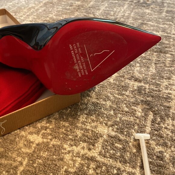 Christian Louboutin Hot Chick Scallop Pointed Toe Pump Black Patent - Picture 6 of 8